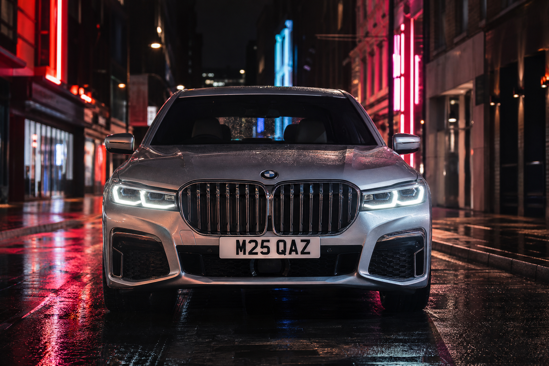 Book London City Airport Transfer by  BMW 7 Series with M25 Chauffeurs for luxury travels, Executive chauffeur, VIP hires and corporate transfers in the UK