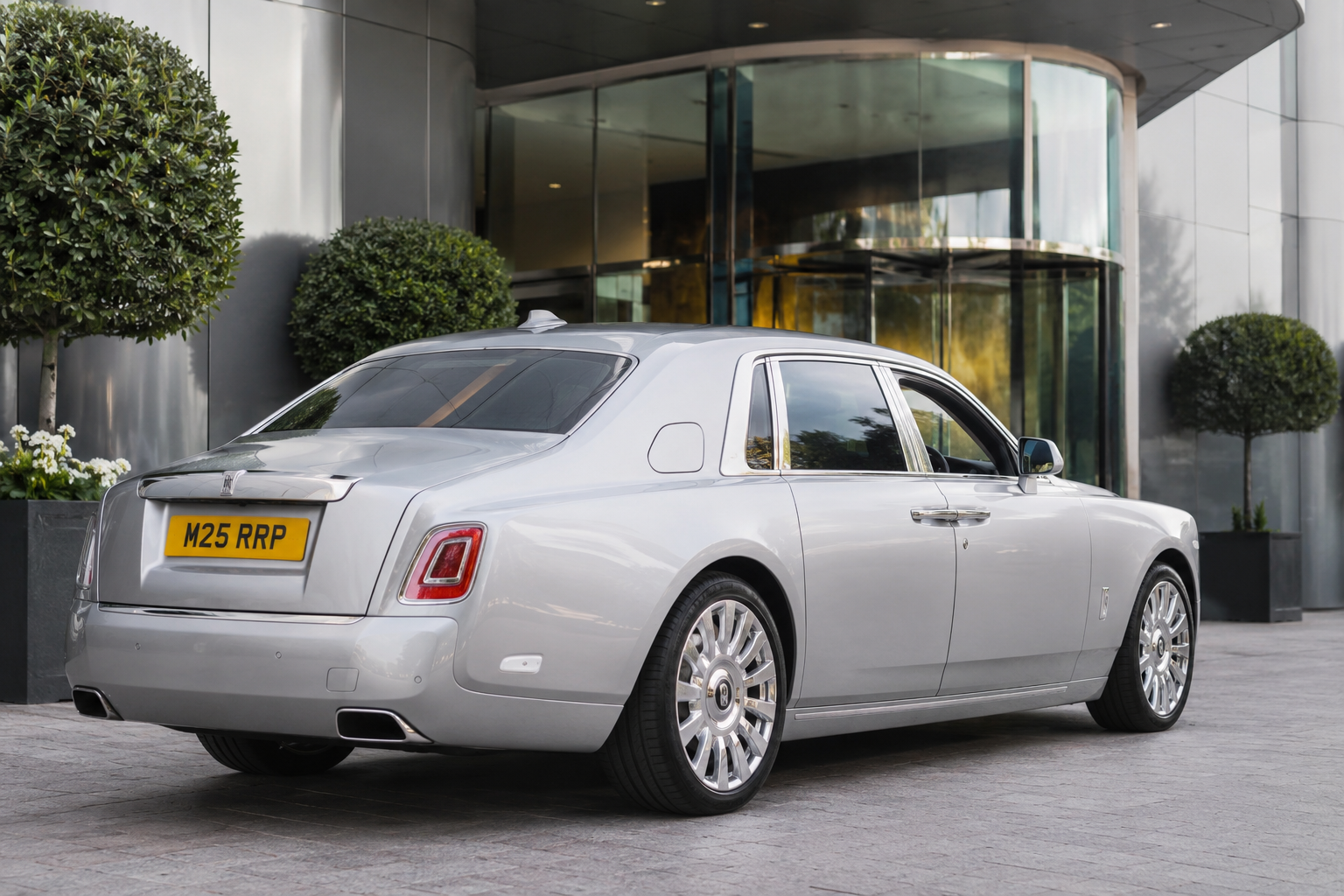 Rolls Royce Phantom M25 Chauffeurs Ltd Professional Chauffeur Service United Kingdom