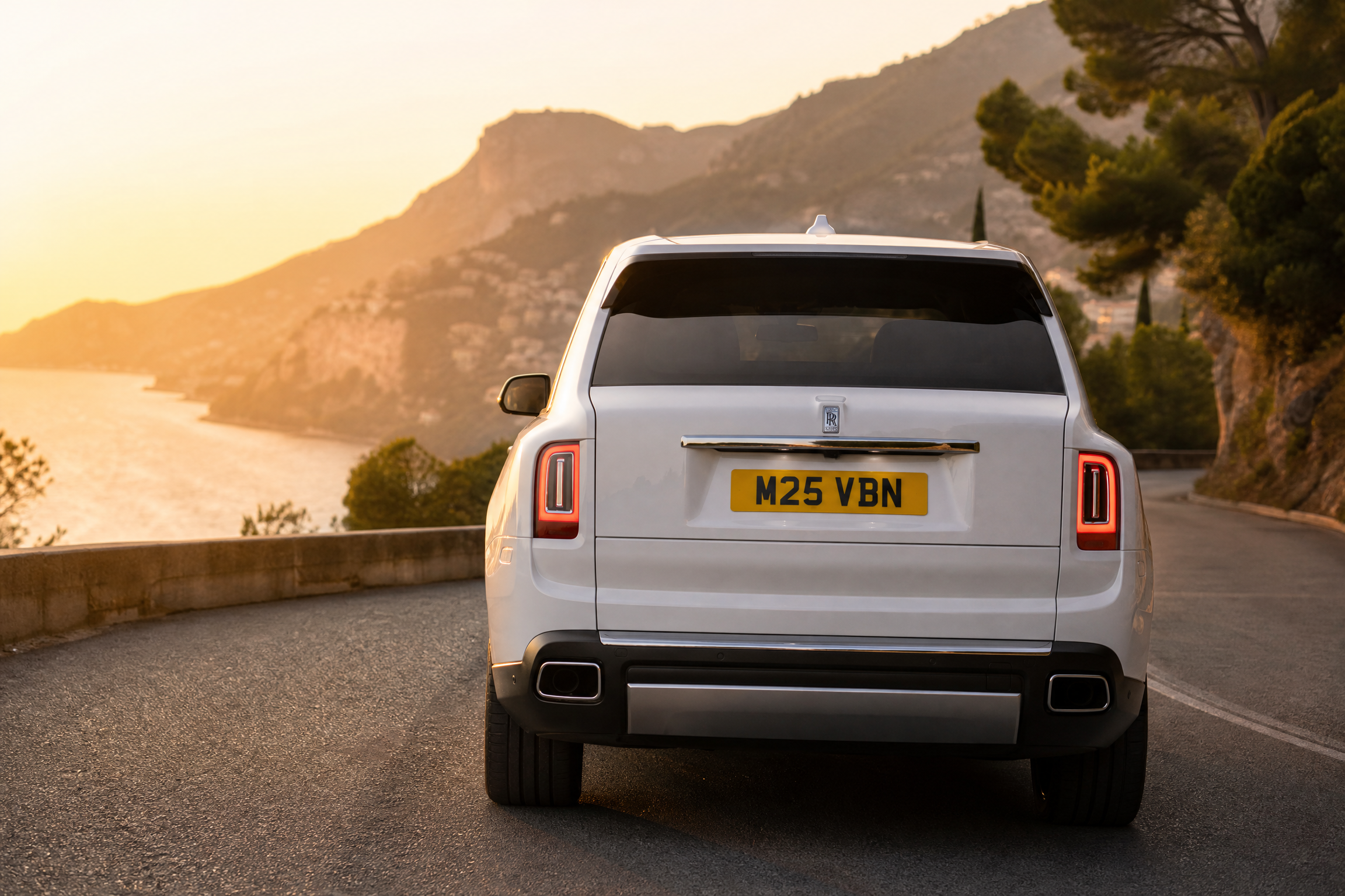 George Best Belfast City Luxury Chauffeur Service in Airport 2 M25 Chauffeurs Ltd Professional Chauffeur Service United Kingdom George Best Belfast City Airport Rolls Royce Hire by M25 Chauffeurs Ltd. for executive airport transfers, private chauffeur Service hire and VIP transport.