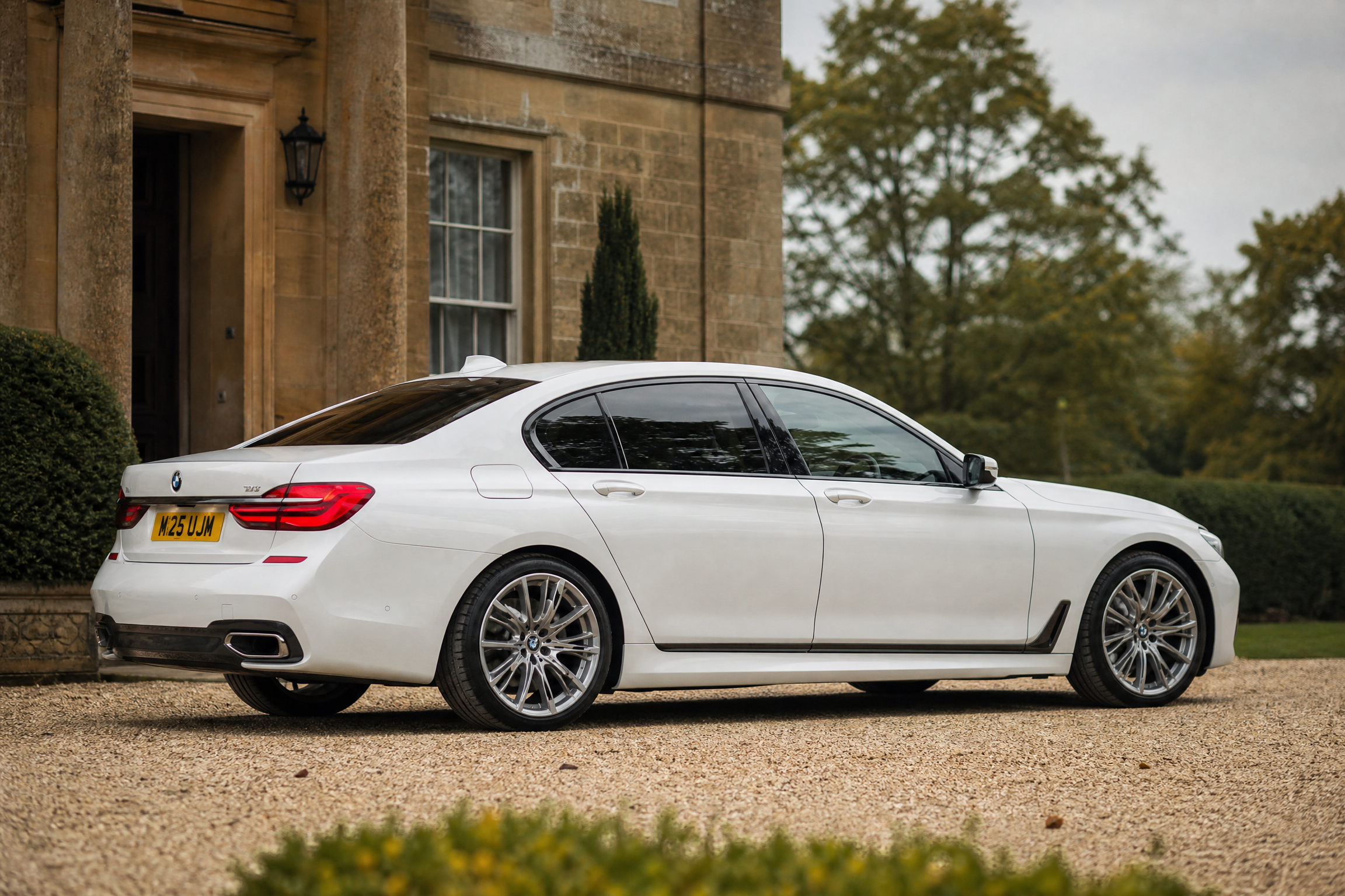 Executives Airport Transfer to Manchester Airport by M25 Chauffeurs Ltd. for executive airport transfers, private chauffeur Service hire, luxury travel and VIP transport.
